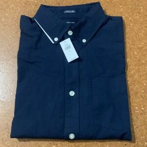 Men’s Gap long-sleeve dress shirt
